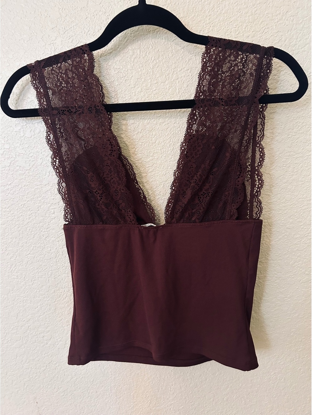 Women's Burgundy Lace Deep V-Neck Tank Top, Medium